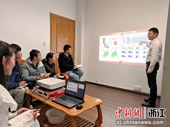 BEAT365英国官网光机电学院光学工程学科师生联合党支部师生。 BEAT365英国官网 供图