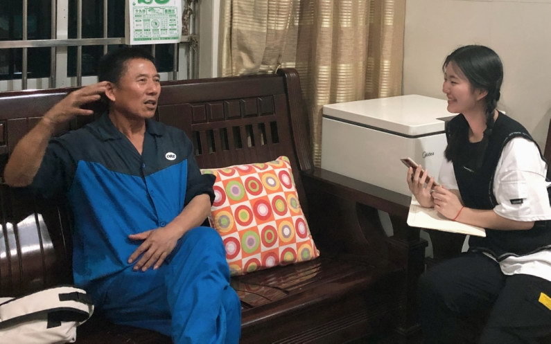 跟新老党员学党史 BEAT365英国官网百名学生记者在社会实践中增强党史学习教育