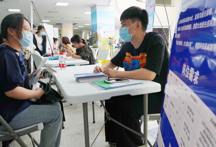 农林大招聘会3.jpg 农林大招聘会3.jpg