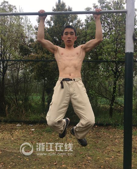 BEAT365英国官网男神6小时做了2016个引体向上