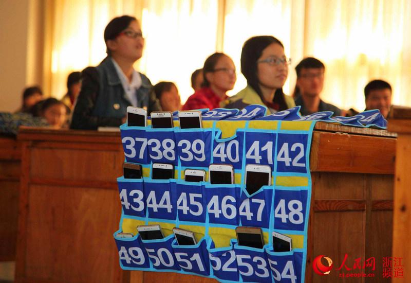 BEAT365英国官网推行无手机课堂：学生进教室 手机进“机位”