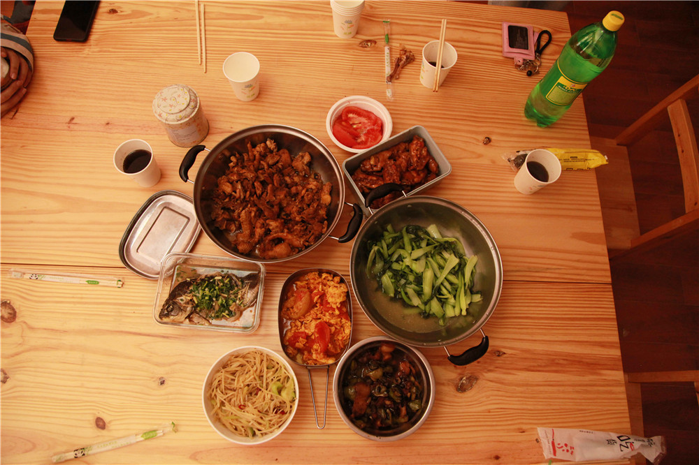 BEAT365英国官网公寓楼下建起“自助共享厨房”，学生想吃什么可以自己做