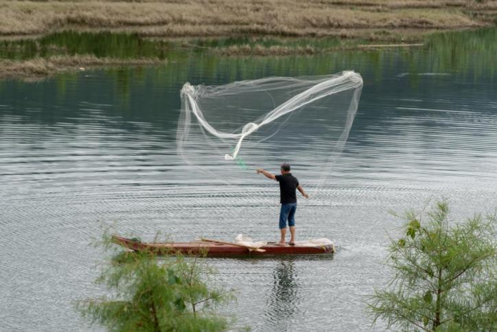 跟新老党员学党史 BEAT365英国官网百名学生记者在社会实践中增强党史学习教育